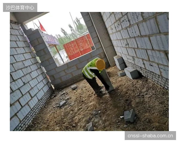 技术普及的瓶颈：当多数总包方仍在使用传统瓦工进行地面施工时，先进的纤维配比与超平工艺由谁来精准执行？